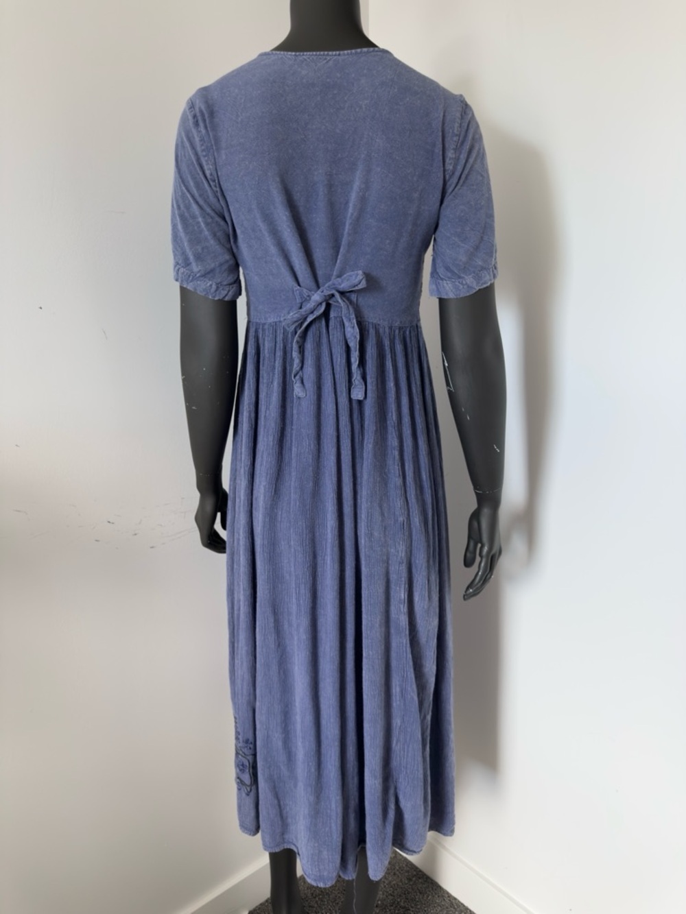 298. VTG Blue Embroidered Button-Front Velour Women's Dress - Picture 8 of 11